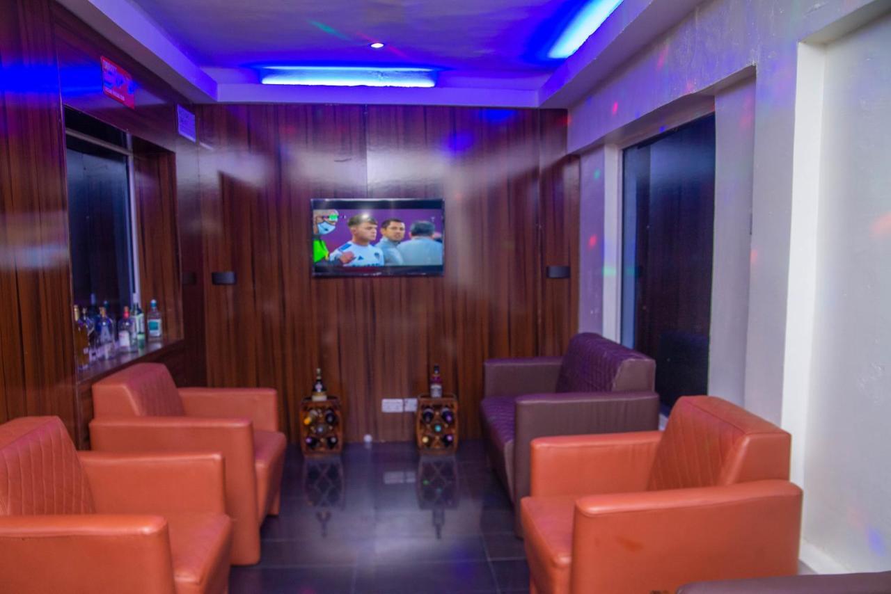 Posh Hotel And Suites Victoria Island Lagos Esterno foto