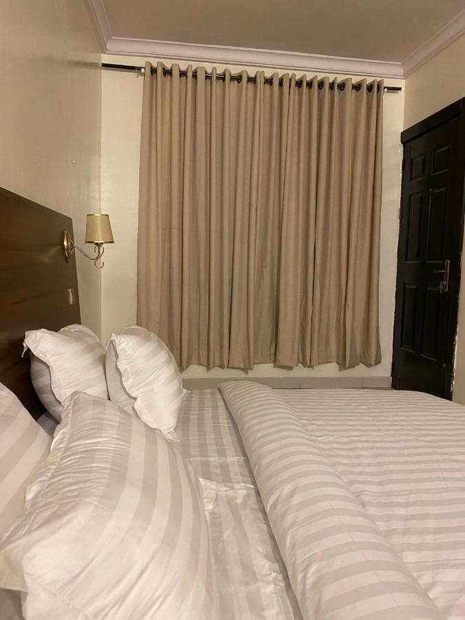 Posh Hotel And Suites Victoria Island Lagos Esterno foto